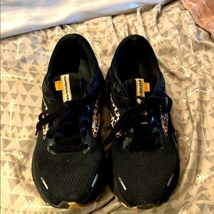 Brooks Size 8